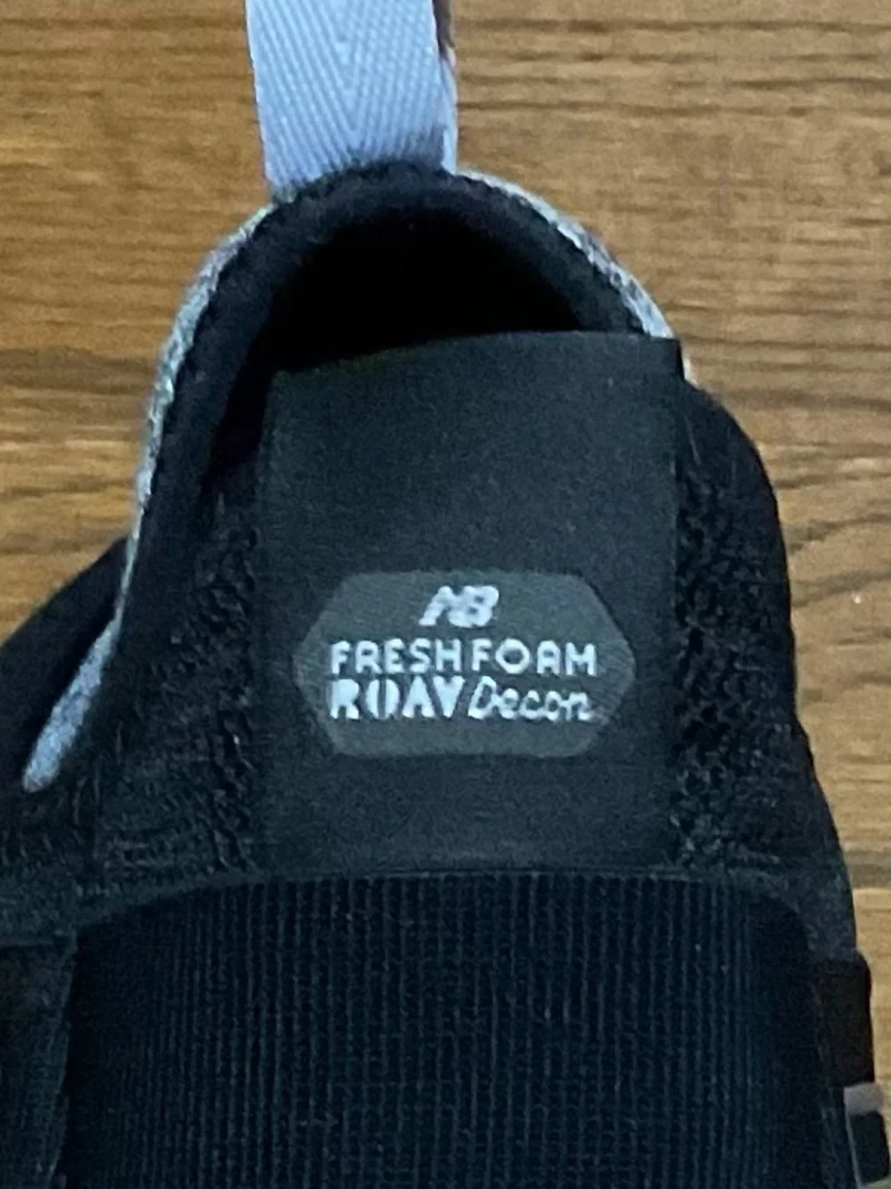 NEW BALANCE BLACK/WHITE ROAV DECON FRESH FOAM SNEAKER.LIKE NEW! MEN’S 10.